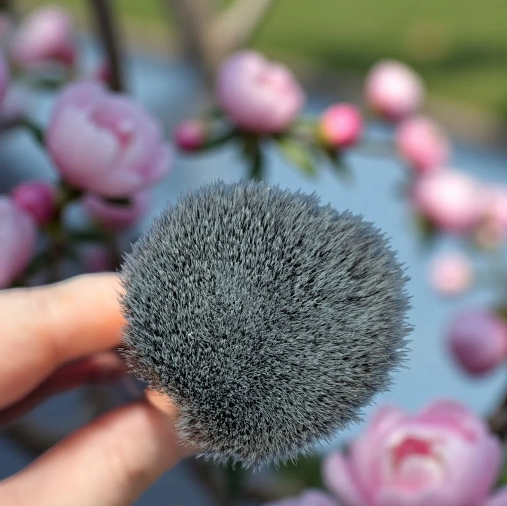 FLOWER BEAUTY By Drew Barrymore Foundation Buffing Brush (New)